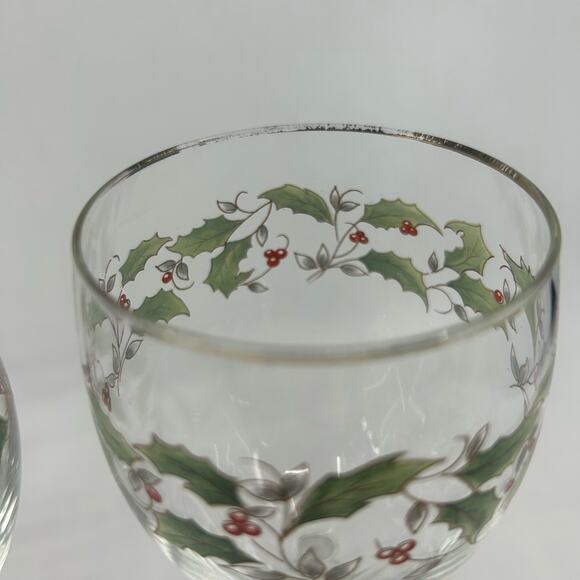 Libbey Holiday Vintage Glasses 4 Set Holly and Berries Goblet Stemware Glassware - Picture 4 of 6
